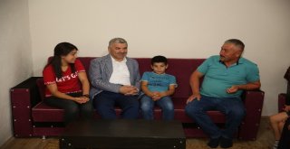 Başkan Çelik, Genç Kaymekte Eğitim Gören Öğrencilerin Ailelerini Ziyaret Etti