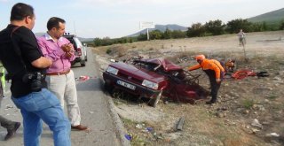 Kütahyada Tır Otomobile Çarptı: 2 Ölü, 7 Yaralı
