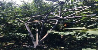 Hırsızların Dadandığı Elektrik Direkleri Tarlalara Devrildi