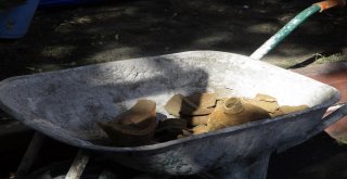 Okul Bahçesindeki Kanalizasyon Kazısında 2 Testi Bulundu