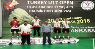 Osmangazili Badmintonculardan Çifte Mutluluk