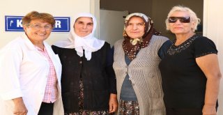 Emekli Öğretmenler, Mantı Ve Börek Satarak Öğrencilere Burs Veriyor