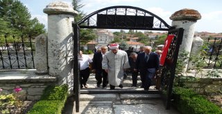 Diyanet İşleri Başkanı Erbaş, Hayme Ana Türbesini Ziyaret Etti