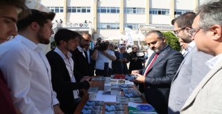 Üniversitelilere Her Alanda Tam Destek