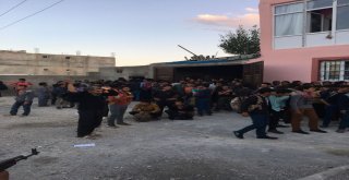 Vanda Bir Garajda 244 Kaçak Göçmen Yakalandı