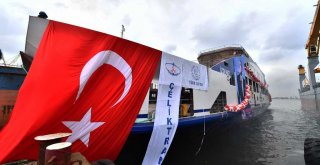 İzmir’in yeni arabalı feribotu suya indirildi