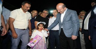 Karşılarında Bakanı Gören Yolcular Şaşkına Döndü