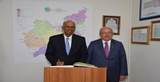 Singapurun Ankara Büyükelçisi, Başkan Albayraka Başarılar Diledi