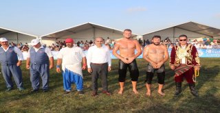 Arnavutköyde Yağlı Güreşin Şampiyonu Hüseyin Gümüşalan