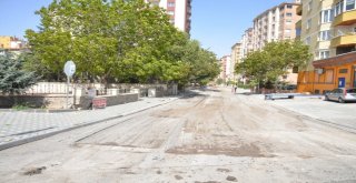 Nurihas Mahallesinde 5 Cadde Ve 5 Sokağın Yolları 13 Bin Ton Asfaltla İle Yenileniyor