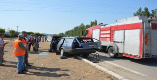 Tokatta Otomobiller Çarpıştı: 1 Ölü, 8 Yaralı