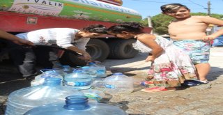 Susuzluktan Kavrulduklarını Belirten Mahallelinin İmdadına Ayvalık Belediyesi Su Tankerleriyle Yetişti
