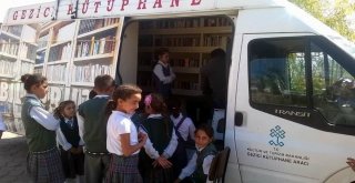 Gezici Kütüphane Köylere Öğrencilerin Ayağına Gidiyor