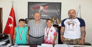 Başarılı Sporculardan Başkan Özakcana Ziyaret