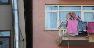 Depremin Merkezinde Onlarca Aile Pisa Kulelerinde Yaşıyor