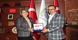 Azerbaycan Büyükelçiliği Eğitim Müşaviri Nesibova, Seçeni Ziyaret Etti
