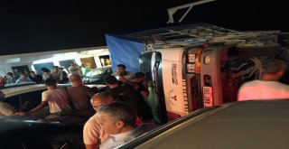 Arabalı Vapurdaki Kamyon Araçların Üzerine Devrildi