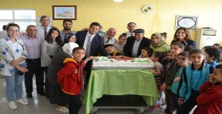 Huzurevi Sakinleri Ve Çocukların Bocce Keyfi