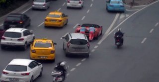 Lamborghini Yolda Kaldı, Yardımına İbb İşçileri Yetişti