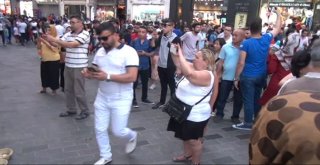 İstiklal Caddesinde Kızılderililere Yoğun İlgi