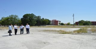 Kaymakam Sarı, Yeni Yapılacak Öğretmen Evi Arsasında İncelemelerde Bulundu