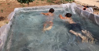 Çocukları Sıcaktan Bunalan Baba Römorku Havuza Çevirdi