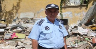 Bir Evden Tam 8 Kamyon Çöp Çıktı