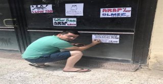 Mahallenin Maskotu Köpek İçin Taziye Köşesi Yaptılar