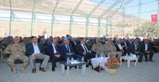 Vali Toprak, Irak Sınırındaki Köyleri Ziyaret Etti