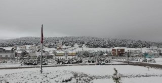 Niksar Çamiçi Yaylası Beyaza Büründü