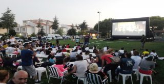 Açık Hava Sinema Günleri Şirinler Ve Adile Teyze İle Devam Etti