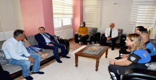 Şehit Kızı Zeynep Ravza Üniformayı Giydi Selam Durdu