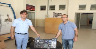 Okul Bahçesine Getirilen Dev Hediye Paketinden Phantom Savaş Uçağı Motoru Çıktı