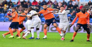 Spor Toto Süper Lig: Medipol Başakşehir: 1 - Kayserispor: 0 (İlk Yarı)