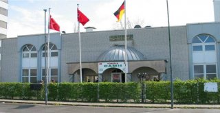 Almanyada Camiye Çirkin Saldırı