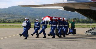 Şehit Yeğeninin Tabutuna Böyle Koştu