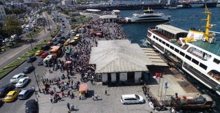 (Özel) Eminönü İskelesindeki İnsan Seli Havadan Görüntülendi
