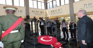 Cumhurbaşkanı Erdoğan, Cumhurbaşkanlığı Kabristanını Ziyaret Etti