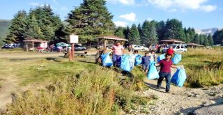Bursagaz Doğa Kulübü, Uludağda 90 Poşet Çöp Topladı