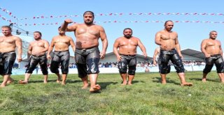 Arnavutköyde Yağlı Güreşin Şampiyonu Hüseyin Gümüşalan