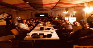 200 Kişi Arasında Sürpriz Evlilik Teklifi