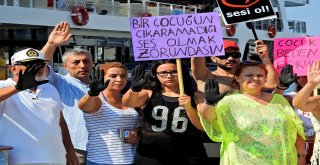 Tatilcilerden Çocuk İstismarına Siyah Eldivenli Protesto