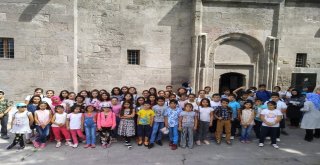 Melikgazi Belediyesi Çocuk Meclisi Yaz Kursu Öğrencileri Selçuklu Müzesini Gezdi