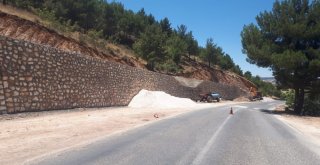 Çelikhan Yolunda Genişletme Çalışmaları Başladı