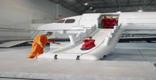 (Özel)Thy Kabin Memurlarına Havuzda Eğitim