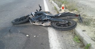 Kaskı Kafasına Değil Motora Takan Sürücü Kazada Ağır Yaralandı