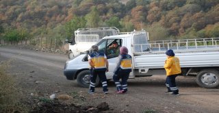 Benzin Dolu Bidonla Kendisini Araca Kilitledi