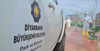 Büyükşehir Belediyesi parkları A'dan Z'ye dezenfekte ediyor