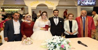 Vali Zorluoğlu Genç Çiftin Nikahını Kıydı