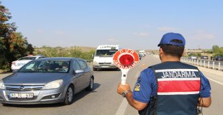 Sürücülerin Bayram Şekeri Jandarmadan